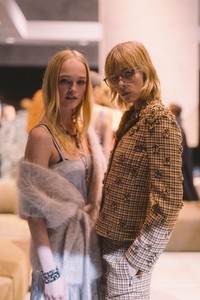 edie_bottega_veneta_aw18_vogueparis_2.thumb.jpg.d6c2e03ce961e80e36fa6929ad835a9a.jpg