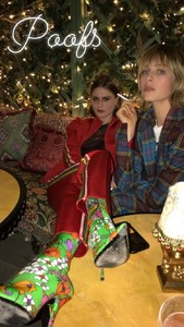 edie_britishvogue_party_18feb18_christabitch.thumb.jpg.d615cf4307b680a21bbdc8aeded24473.jpg