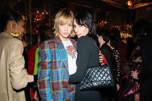 edie_britishvogue_party_vogue_1500_2.thumb.jpeg.fa4248907a52e27d6ce60e0417eabc20.jpeg