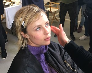 edie_burberry_feb18_elle_2.thumb.jpg.3e9036ac38a346cddb4c7ef99b9ca81f.jpg