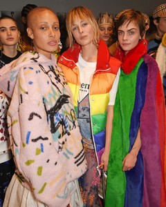 edie_burberry_feb18_elleturkiye.thumb.jpg.6b0bd6fa28ce56f8cfa686357e5955ba.jpg