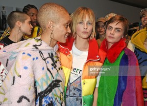 edie_burberry_feb18_gettyimages_1.thumb.jpg.7f2bd904c1c88c71acda89dd644419ea.jpg