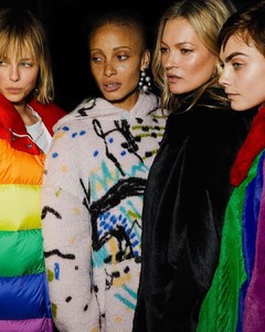 edie_burberry_feb18_vogueparis.thumb.jpg.f945dcc1ae2e1102329dd202b12efaa3.jpg