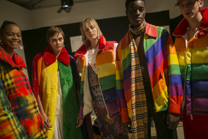 edie_burberry_feb18_wwd_4.thumb.jpg.2344ec1b21f8a53bae99464401e65217.jpg