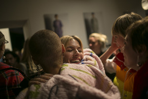 edie_burberry_feb18_wwd_7.thumb.jpg.3cc1fbc469e6858ac2d0756b74f822c5.jpg