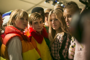 edie_burberry_feb18_wwd_8.thumb.jpg.e06037317f40c59cdae67b5f68210d62.jpg