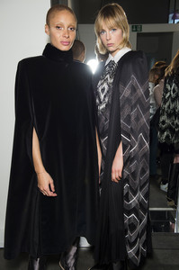 edie_fendi_aw18_10magazine.thumb.jpg.4e6034e643594036a24bb7a99e246437.jpg