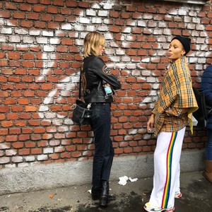 edie_fendi_aw18_beforeshow_claudialepanier.thumb.jpg.bb848b5763cf0657af73fab1cee8e8ad.jpg