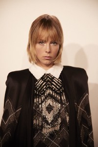 edie_fendi_aw18_crfashionbook_1.thumb.jpg.7798b38ec8da14f32b7f123bb9763aa9.jpg