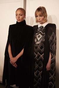 edie_fendi_aw18_crfashionbook_2.thumb.jpg.d4e1c313bc9394012824f7f1dbf0cf11.jpg