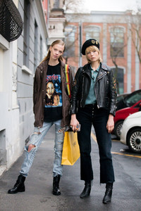 edie_fendi_aw18_modelsdot.thumb.jpg.931cb83a006e420fbdfa90d9bf750cac.jpg