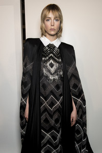 edie_fendi_aw18_theimpression_3.thumb.jpg.60874905d7b897636212050fba7a4983.jpg