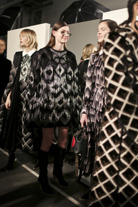 edie_fendi_aw18_wwd_3.thumb.jpg.62068c4baa0c1c50fe43873fc404d0b7.jpg
