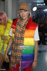 edie_houseofholland_aw18_gettyimages_1.thumb.jpg.9a80081f2cd5b92f4b6af58c1aa72668.jpg