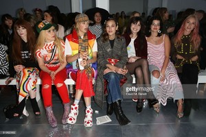 edie_houseofholland_aw18_gettyimages_3.thumb.jpg.18bb721b0805554004108c631729bc11.jpg