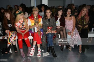 edie_houseofholland_aw18_gettyimages_4.thumb.jpg.81d28564f027032cbaaac7c053949a47.jpg