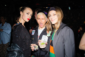 edie_love_miumiu_party_19feb18_thelovemagazine_2.thumb.jpg.b51327b12409cb86178d542ce5763069.jpg