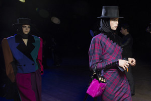 edie_marcjacobs_aw18_theimpression.thumb.jpg.531a56159b4c6c9b702b053480b73750.jpg