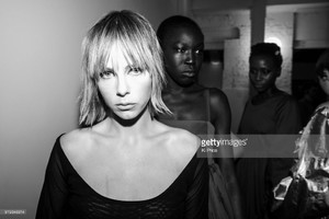 edie_mollygoddard_aw18_gettyimages_2.thumb.jpg.4dda0aa97259dd3e3a2b9dbc3857cd33.jpg