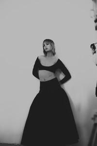 edie_mollygoddard_aw18_sequoiaziff_2.thumb.jpg.db0b21dc2f96be9c0cc47848b95a6bd0.jpg