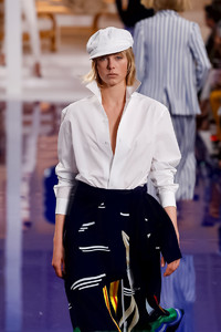 edie_ralph_lauren_aw18_nowfashion_1.thumb.jpg.6b5e766ee0c0d07542aace65f02f21a5.jpg