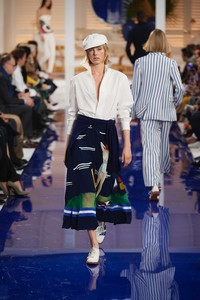 edie_ralph_lauren_ss18_businessoffashion.thumb.jpg.17564a37b99b67a11d09c0c2d4a49475.jpg