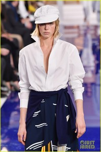 edie_ralph_lauren_ss18_justjared.thumb.jpg.d443ace69af57f2f6ab6a0f09e1621ca.jpg