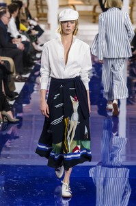 edie_ralph_lauren_ss18_theimpression_1.thumb.jpg.a2515457d62727dbde9afa7bba4dcf5f.jpg