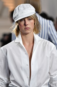 edie_ralph_lauren_ss18_wwd_2.thumb.jpg.11733a54d0aaa54e9eebbd441b5c2904.jpg