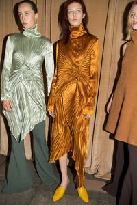 edie_sies_marjan_aw18_10magazine_2.thumb.jpg.5baab09cd148b11f1439d222f85a3c92.jpg