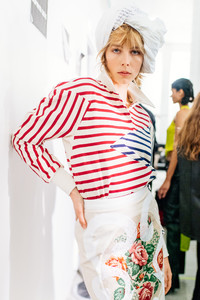 edie_symondspearmain_aw18_thelovemagazine_2.thumb.jpg.51c81cb022399b0af50a870d7bd9143b.jpg