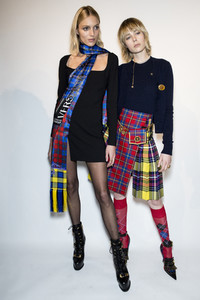 edie_versace_aw18_theimpression_4.thumb.jpg.ab6d56c00d0f33c433d5a564397f3bc0.jpg