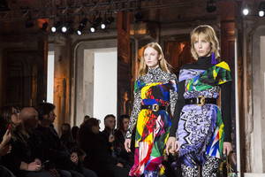 edie_versace_aw18_theimpression_7.thumb.jpg.6f3a4e208b0ed24a5fe56511b2ae42b8.jpg