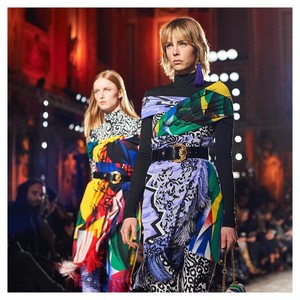 edie_versace_aw18_versace.thumb.jpg.0a6891c1b255c2eb1f1e27aab080d7c8.jpg