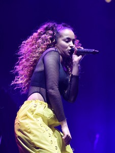 ella-eyre-performs-live-at-manchester-arena-9.jpg