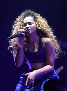 ella-eyre-performs-live-at-the-first-direct-arena-in-leeds-4.jpg