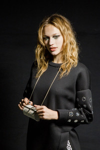 emporio-armani-bks-g-rf18-1084.thumb.jpg.b9556eee84e2caa0a08d7f5c8cd9e1c9.jpg