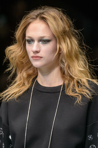 emporio-armani-clp-rf18-1524.thumb.jpg.f34636612098f8e1539a64b390d95833.jpg