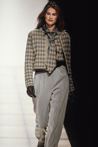 emporio-armani-fw-1992-2.thumb.jpg.b27a8d2e910d6b1301b1b5a925b97180.jpg