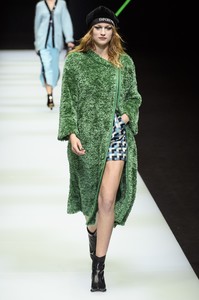 emporio-armani-rf18-0560.thumb.jpg.628d505c55435c10fba7e774af5dd642.jpg