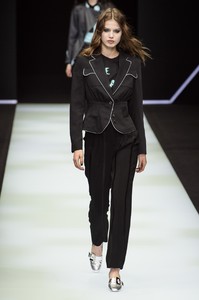emporio-armani-rf18-0585.thumb.jpg.502711916a891d95035b6492b160108b.jpg