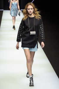 emporio-armani-rf18-1059.thumb.jpg.981b387b2829aedc9d7d1d64633b1b3f.jpg