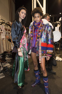 etro-bks-z-rf17-8608.thumb.jpg.2b7a39b0c6f925f1df6e63ddfabd9ad2.jpg