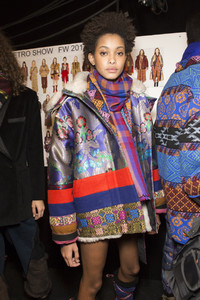 etro-bks-z-rf17-8719.thumb.jpg.57f4cecd7fcd5baa4a07f75696d73ed7.jpg