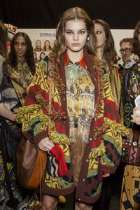 etro-bks-z-rf18-6641.thumb.jpg.113ad1984d42ce53c388cd39dea7b1f5.jpg