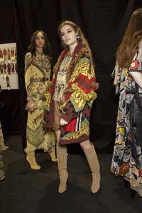 etro-bks-z-rf18-6663.thumb.jpg.ab93da274b993e5b881942dc66bee585.jpg