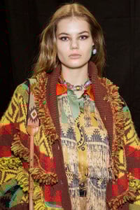etro-bks-z-rf18-6665.thumb.jpg.f8a78bd70202b002347aff101fb9d7d7.jpg
