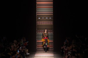 etro-rf18-0547.thumb.jpg.ba4ab1e88c2b67ac260656c6cd94648e.jpg