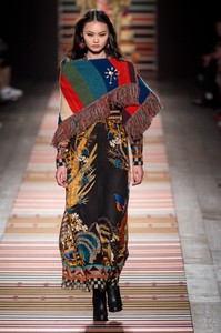 etro-rf18-0693.thumb.jpg.a8e8b04f6851ad2ed9736c147fa7f0fb.jpg