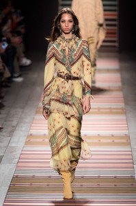 etro-rf18-0896.thumb.jpg.d7e623ee5d74e8ac2835a19e27170a53.jpg